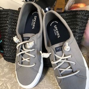 Pier wave Sperry sneaker